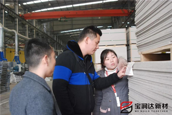 品質(zhì)保證！美國客戶采購商Patrick先生來訪寶潤達考察驗貨
